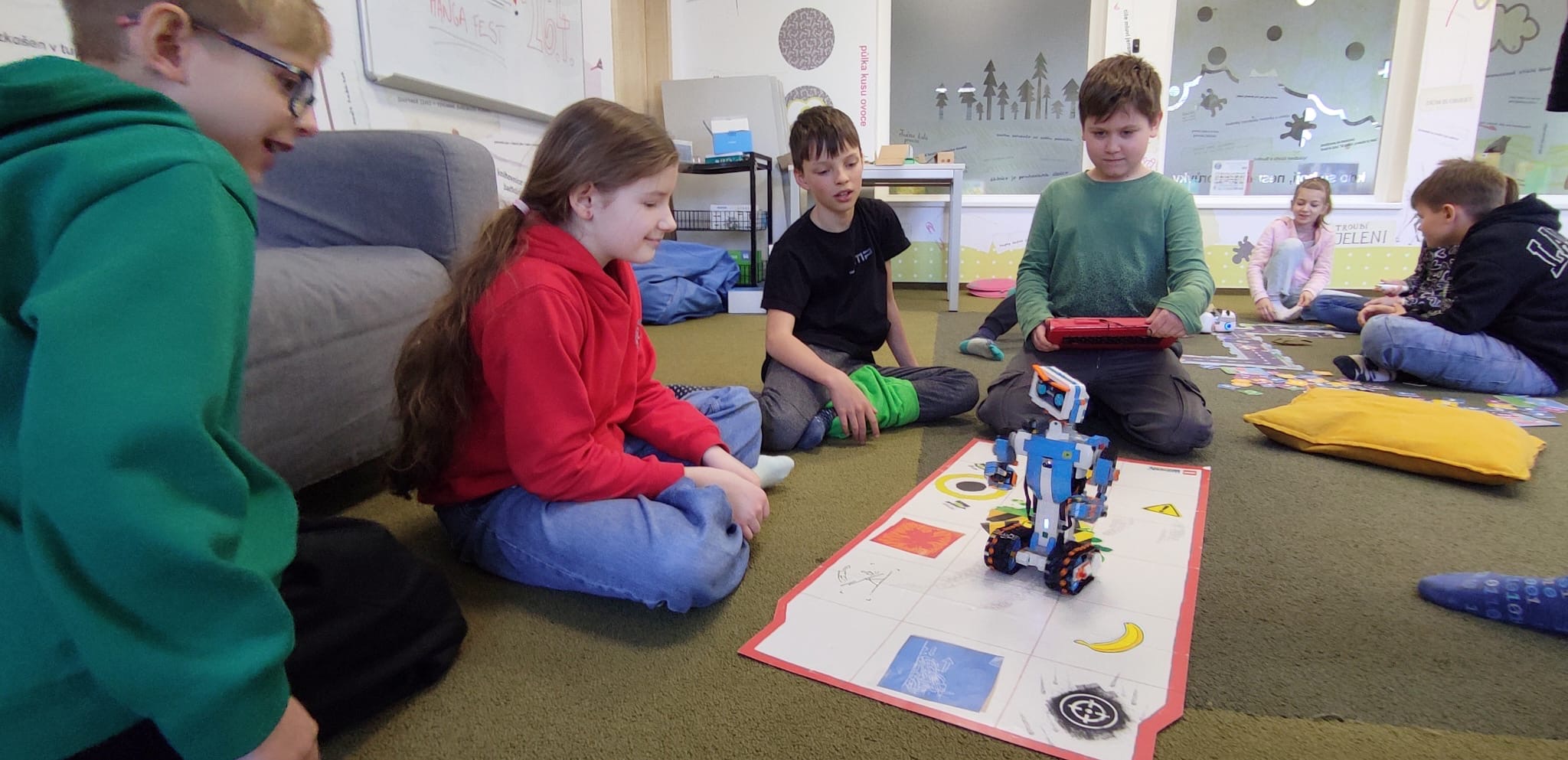 Čtvrtá třída v knihovně plné robotů
