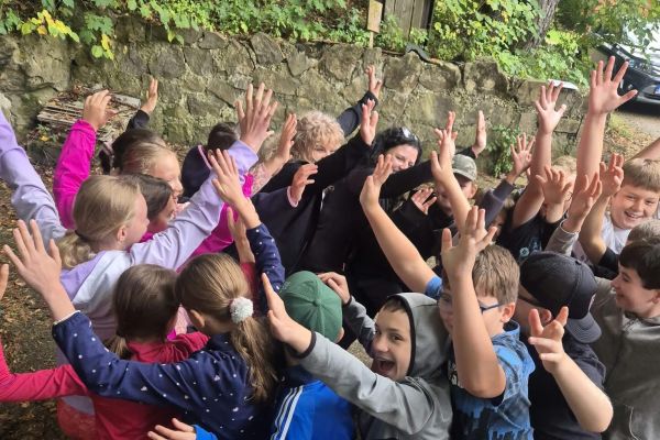 Páťáci na první společné výpravě