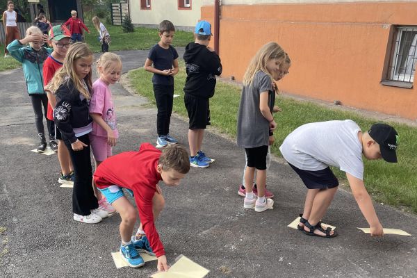 Jak Mach s Šebestovou propůjčili kouzelné sluchátko 3. třídě